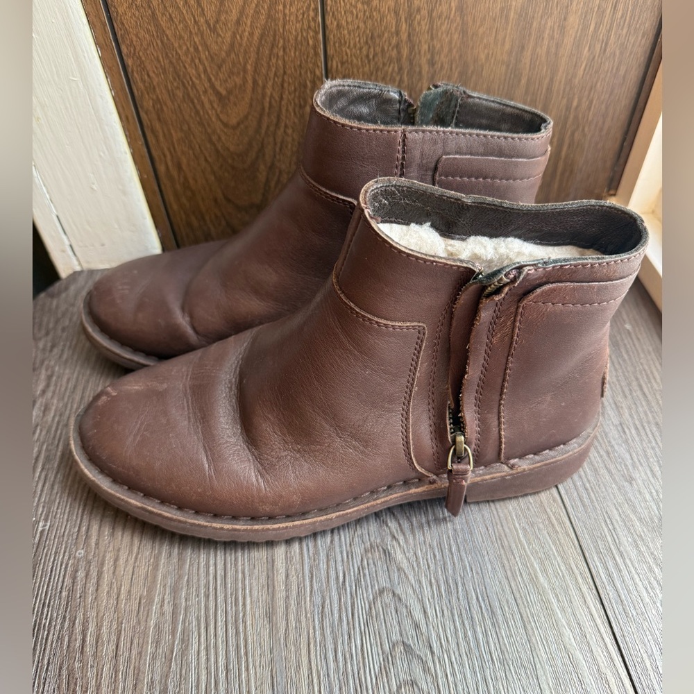 UGG Leather Ankle Boots Brown Side Zip Shearling Lined Comfort‎ Size 8